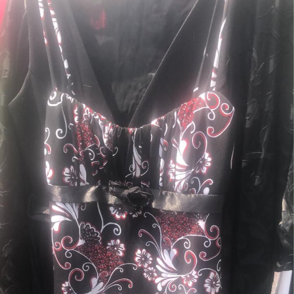 Ruby Fox Medium black floral knee length dress